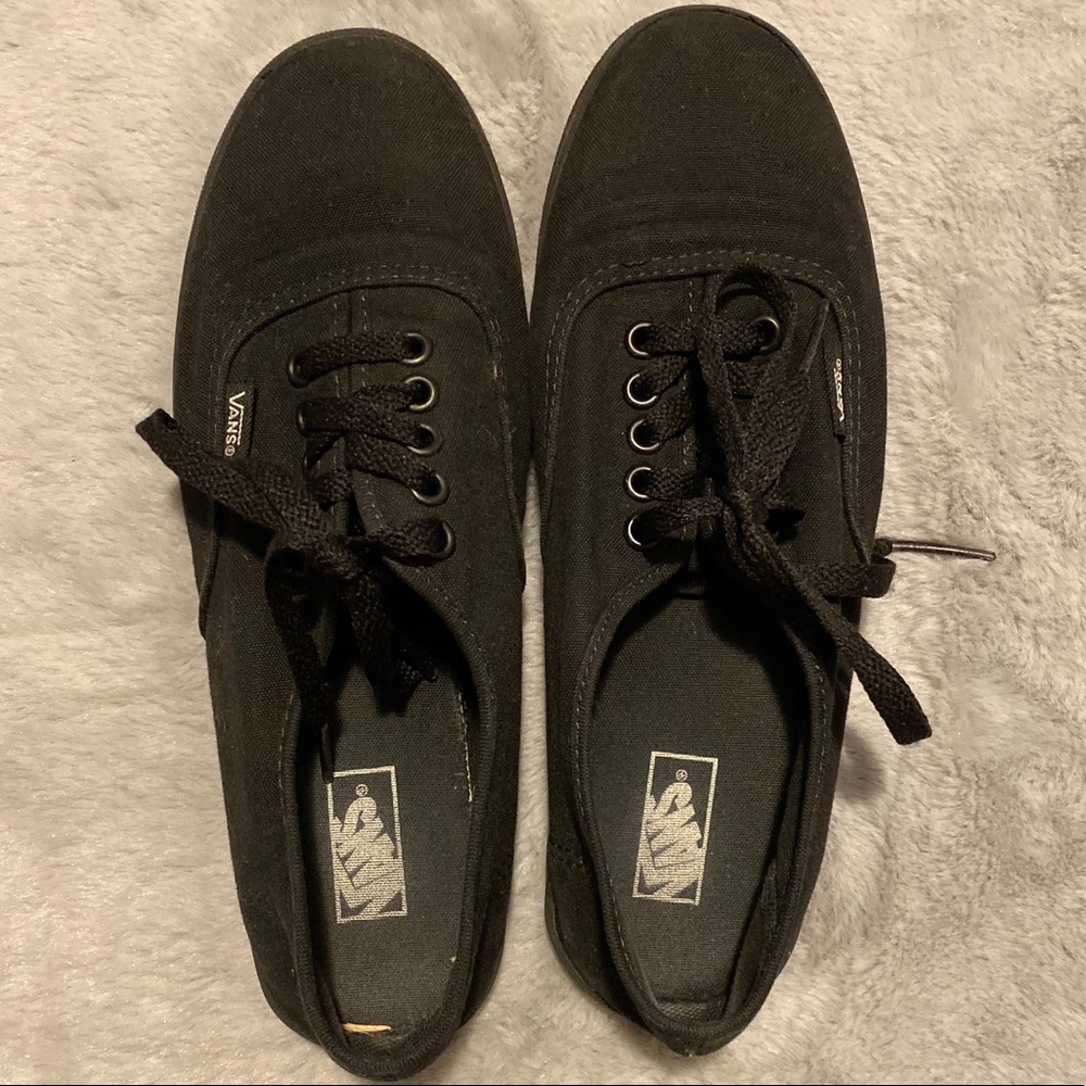 All Black Vans men’s 6, women’s 7.5